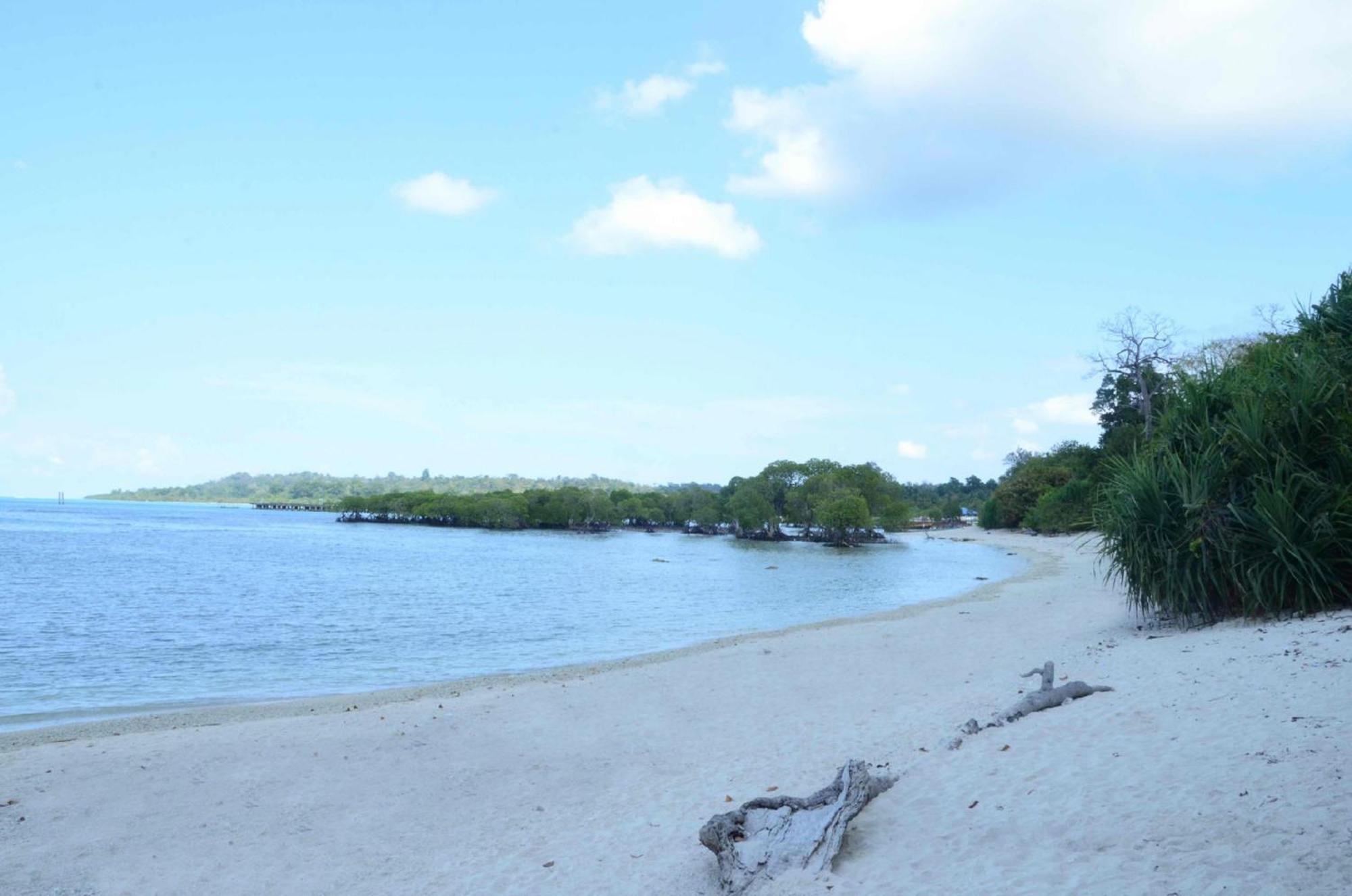 Coconhuts Beach Resort Lakshmanpur Kültér fotó