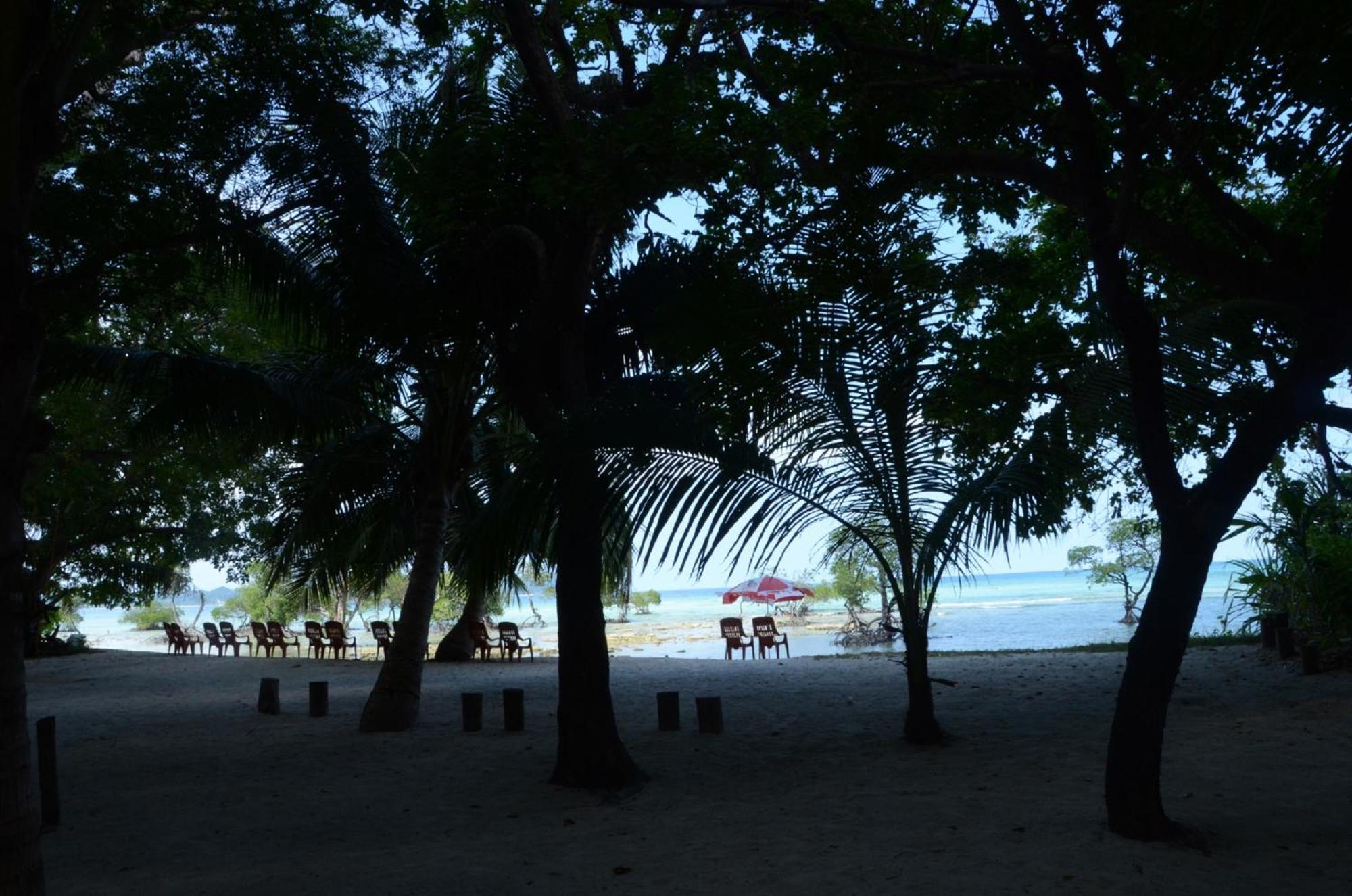 Coconhuts Beach Resort Lakshmanpur Kültér fotó